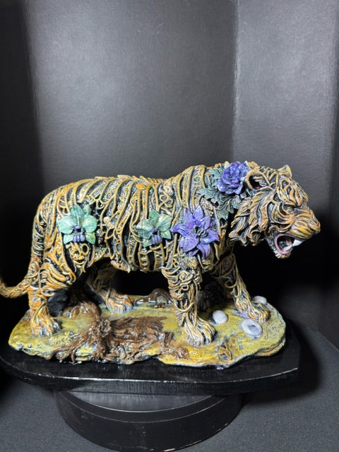 Go Get'em Tiger — side view