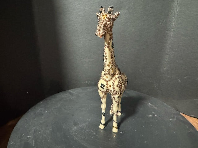 Full front view of Savanna Gold giraffe statue showing full height